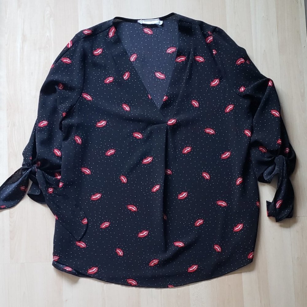 Fun lips blouse